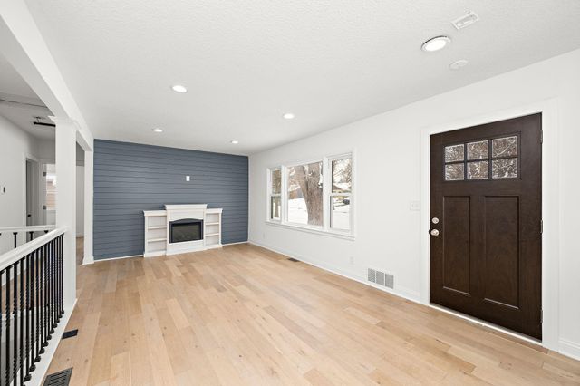 1756 Saunders Avenue, Saint Paul, MN 55116