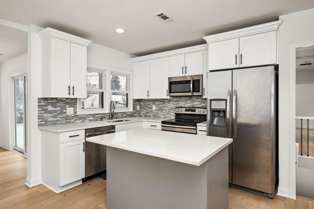 1756 Saunders Avenue, Saint Paul, MN 55116