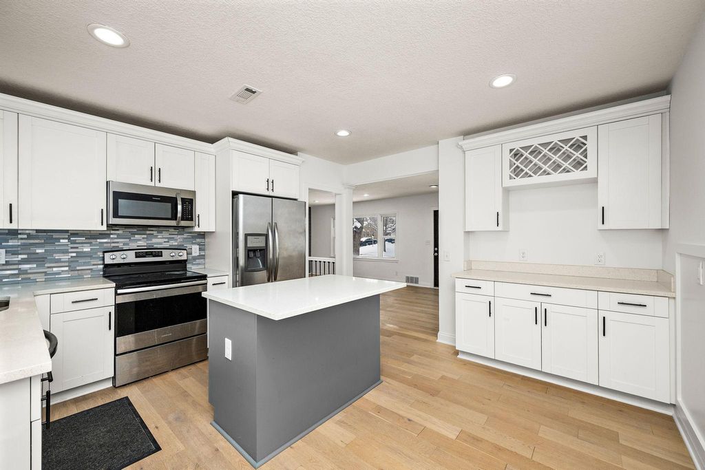 1756 Saunders Avenue, Saint Paul, MN 55116