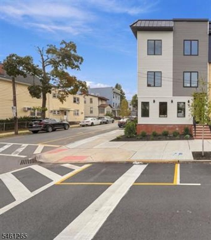 500 Davis Ave, Harrison Town, NJ 07029 — photo 2