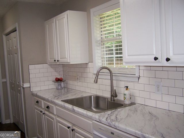 111 Wolf Creek Way, Locust Grove, GA 30248