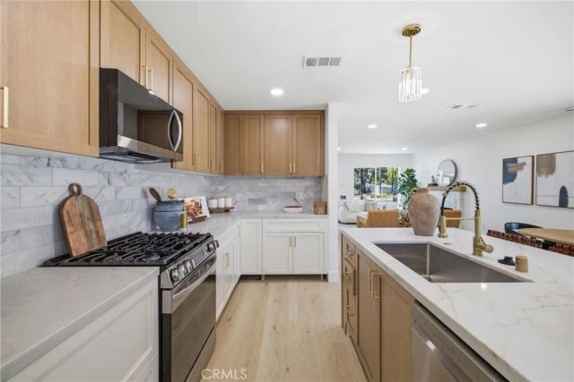 1098 E Ridgewood, Long Beach, CA 90807