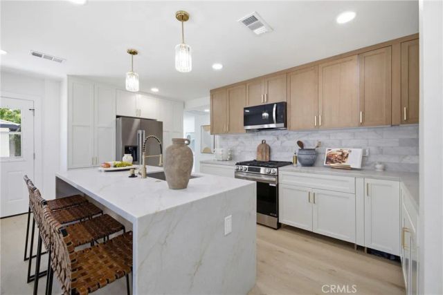1098 E Ridgewood, Long Beach, CA 90807