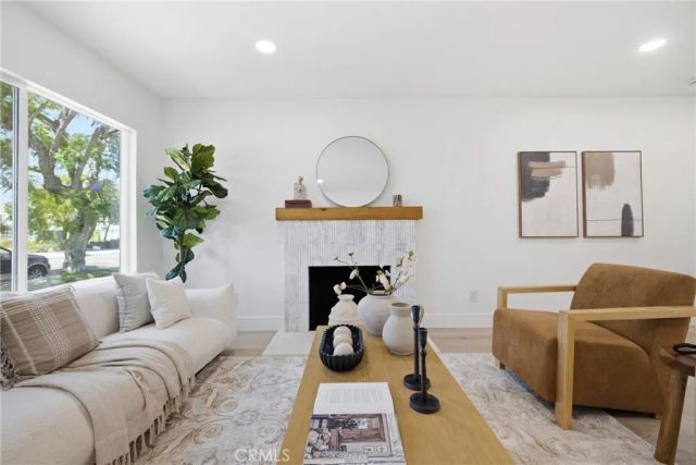 1098 E Ridgewood, Long Beach, CA 90807