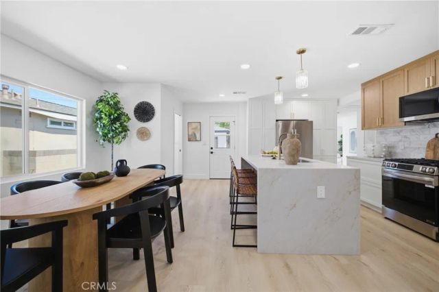 1098 E Ridgewood, Long Beach, CA 90807