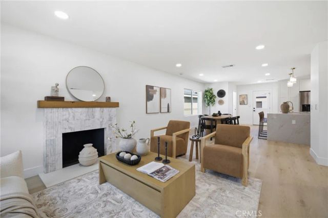 1098 E Ridgewood, Long Beach, CA 90807