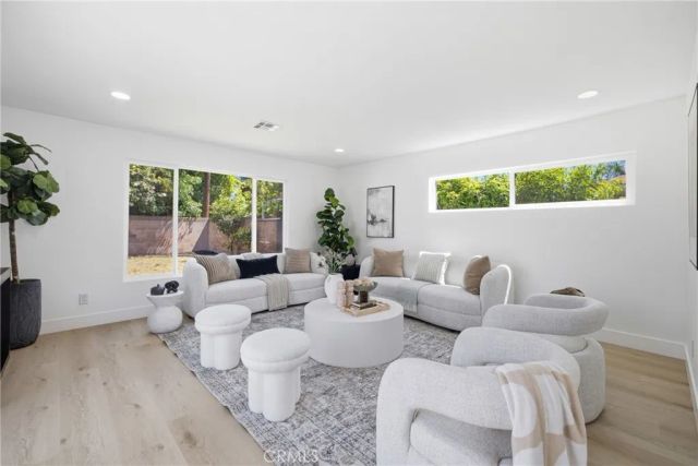 1098 E Ridgewood, Long Beach, CA 90807