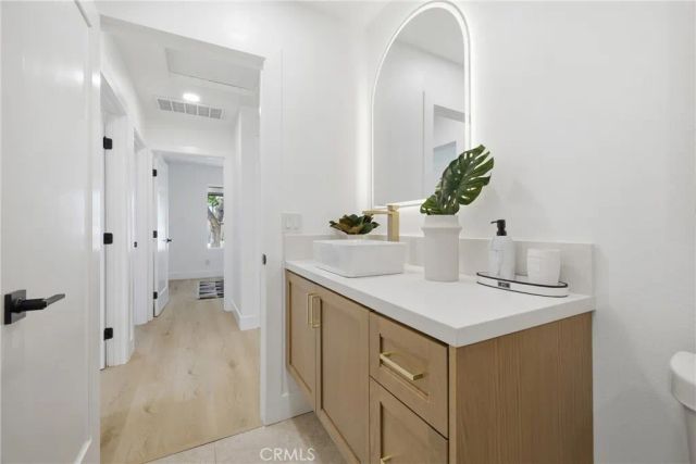 1098 E Ridgewood, Long Beach, CA 90807
