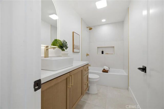 1098 E Ridgewood, Long Beach, CA 90807