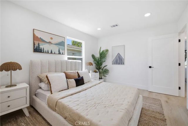 1098 E Ridgewood, Long Beach, CA 90807