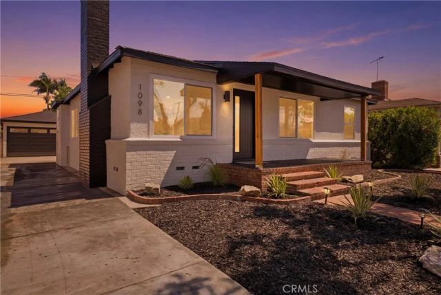 1098 E Ridgewood, Long Beach, CA 90807