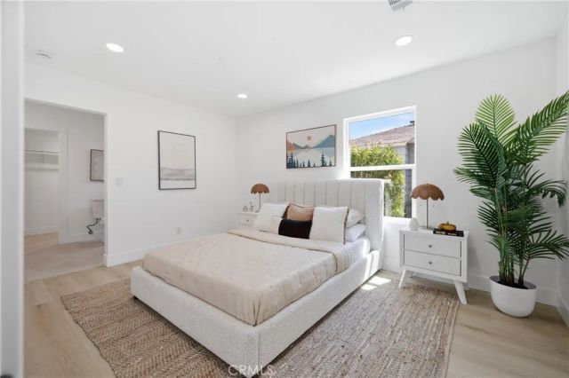 1098 E Ridgewood, Long Beach, CA 90807