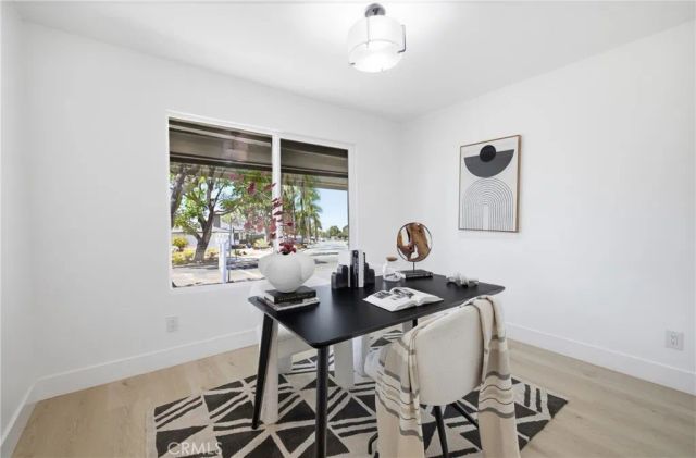 1098 E Ridgewood, Long Beach, CA 90807