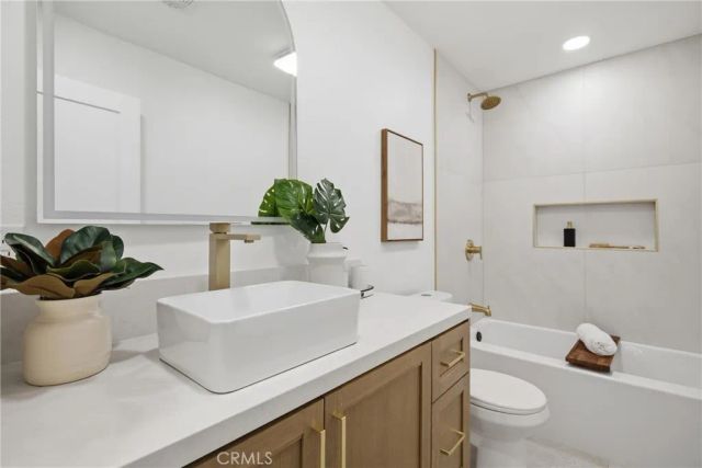 1098 E Ridgewood, Long Beach, CA 90807