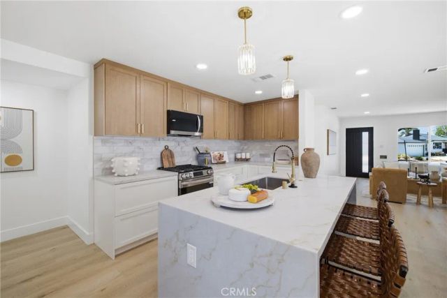 1098 E Ridgewood, Long Beach, CA 90807