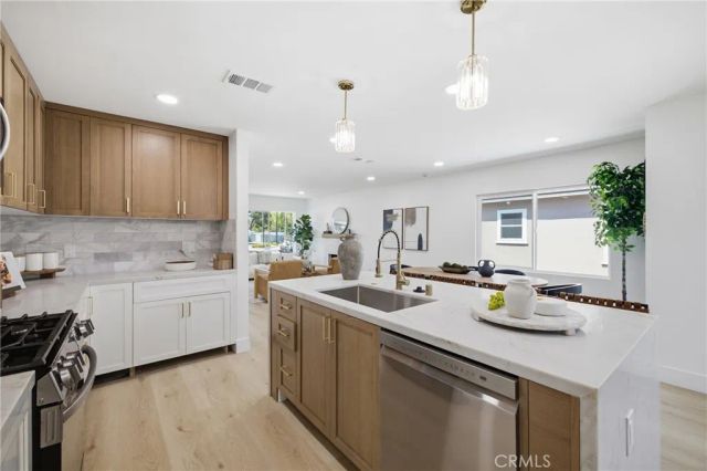 1098 E Ridgewood, Long Beach, CA 90807