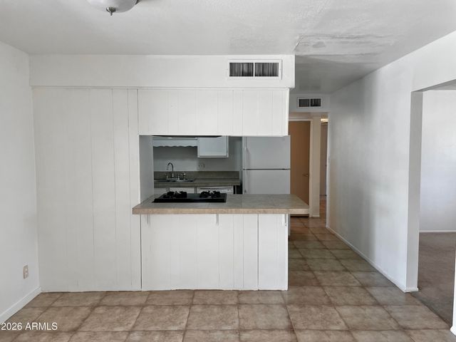 949 W Parkway Boulevard, Tempe, AZ 85281