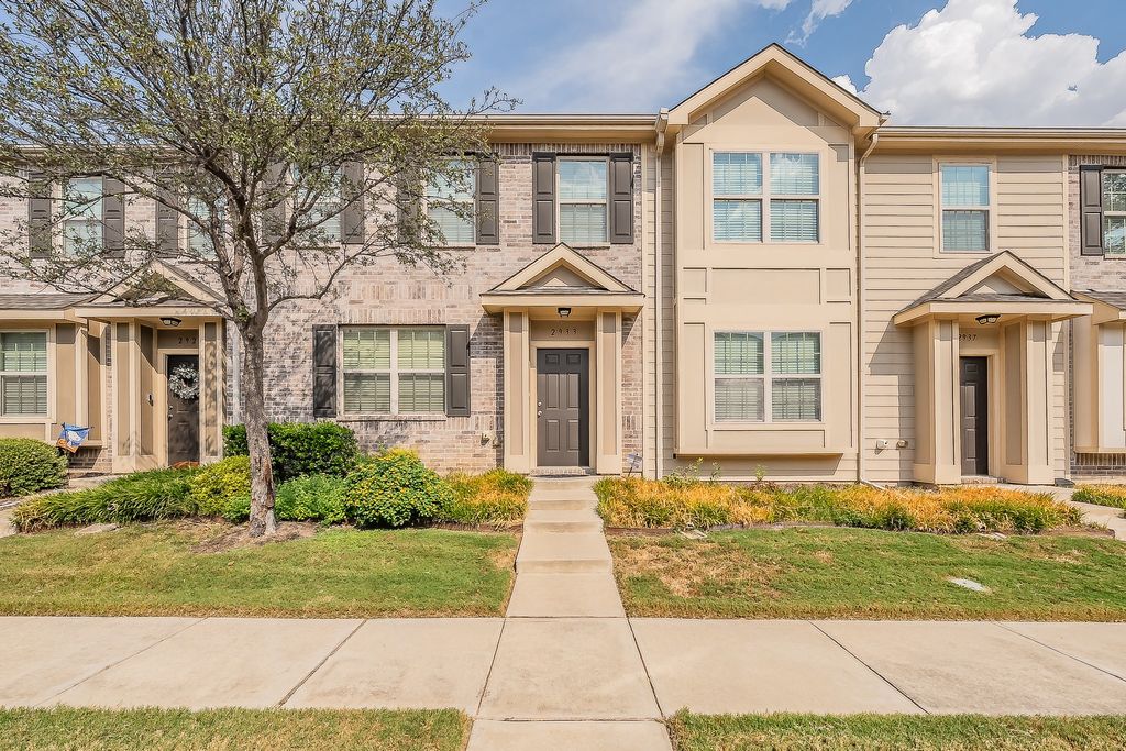 2933 Peyton Brook Drive, Fort Worth, TX 76137 — exterior