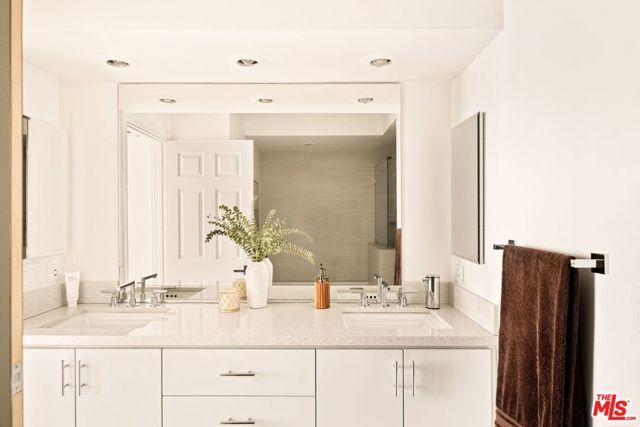 2940 Neilson Way 103, Santa Monica, CA 90405