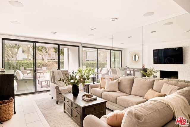 2940 Neilson Way 103, Santa Monica, CA 90405