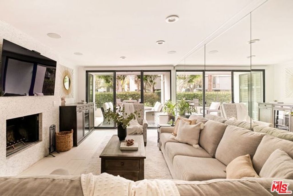 2940 Neilson Way 103, Santa Monica, CA 90405