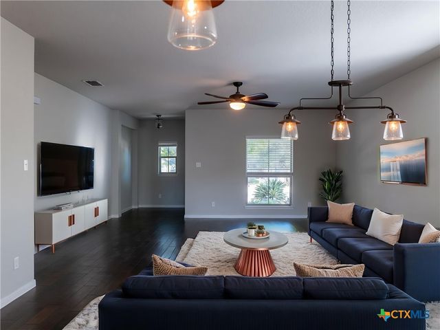 829 Manhattan, New Braunfels, TX 78130