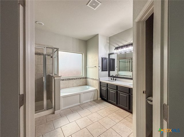 829 Manhattan, New Braunfels, TX 78130