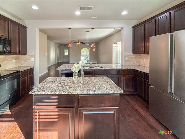 829 Manhattan, New Braunfels, TX 78130