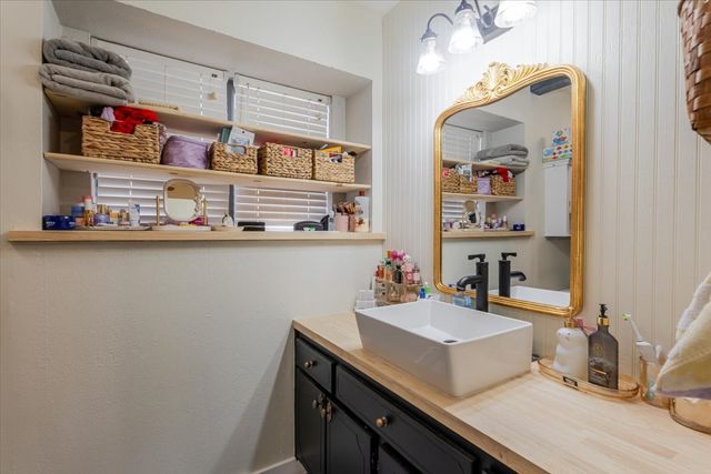 201 Oakridge Drive, Weatherford, TX 76086