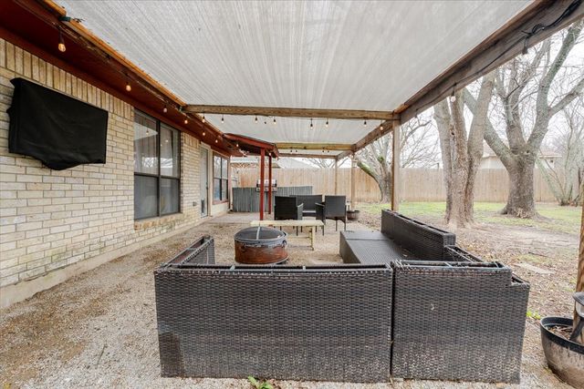 201 Oakridge Drive, Weatherford, TX 76086