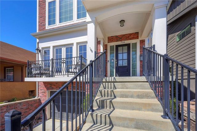 716 W 45th Street, Kansas City, MO 64111