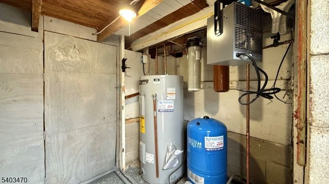 50 Coolidge Trl, Hopatcong Boro, NJ 07843