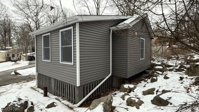 50 Coolidge Trl, Hopatcong Boro, NJ 07843