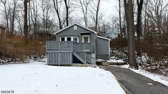 50 Coolidge Trl, Hopatcong Boro, NJ 07843