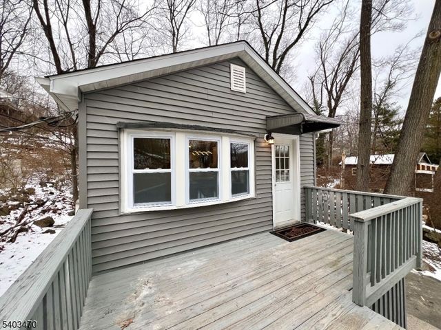 50 Coolidge Trl, Hopatcong Boro, NJ 07843