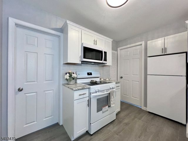 50 Coolidge Trl, Hopatcong Boro, NJ 07843