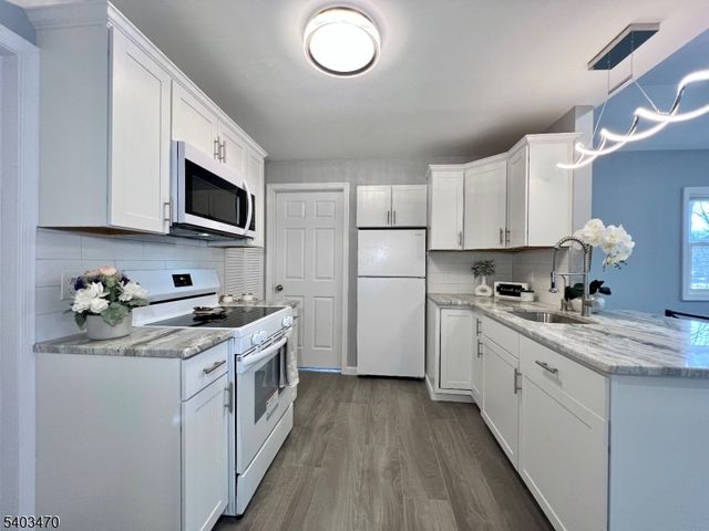 50 Coolidge Trl, Hopatcong Boro, NJ 07843