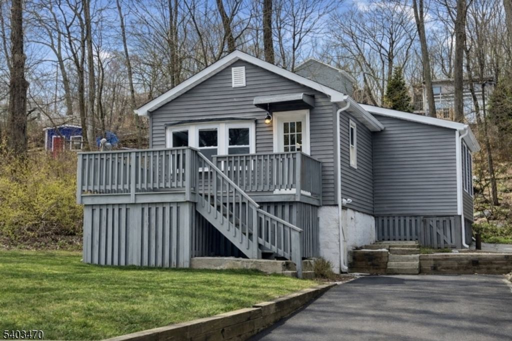 50 Coolidge Trl, Hopatcong Boro, NJ 07843