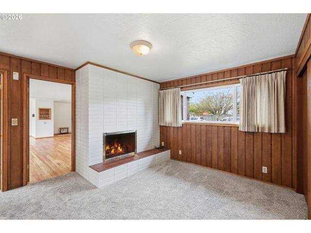 1420 EVERGREEN Dr, Eugene, OR 97404