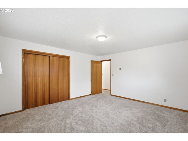 1420 EVERGREEN Dr, Eugene, OR 97404