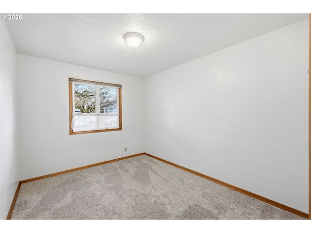 1420 EVERGREEN Dr, Eugene, OR 97404