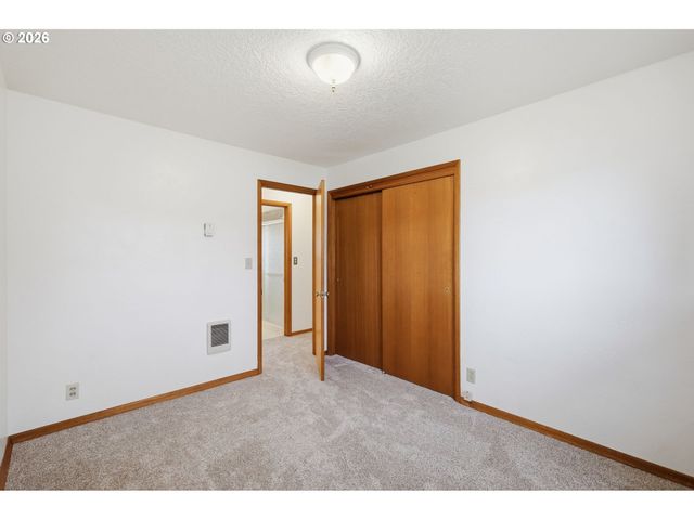 1420 EVERGREEN Dr, Eugene, OR 97404