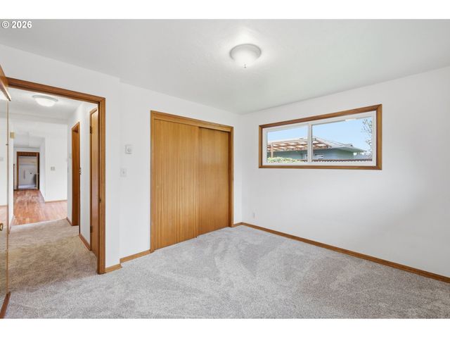 1420 EVERGREEN Dr, Eugene, OR 97404