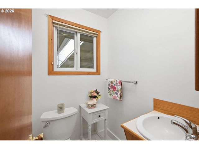 1420 EVERGREEN Dr, Eugene, OR 97404