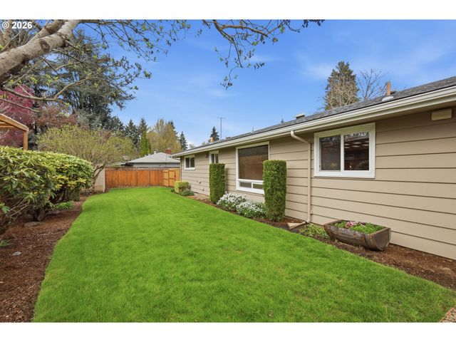 1420 EVERGREEN Dr, Eugene, OR 97404
