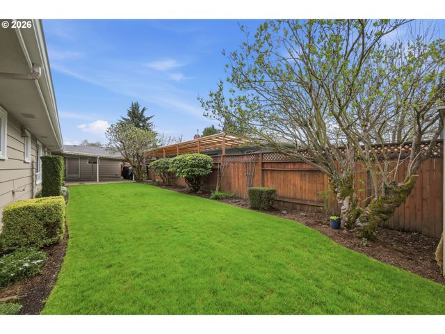 1420 EVERGREEN Dr, Eugene, OR 97404
