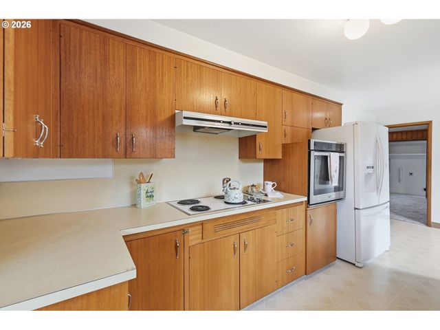 1420 EVERGREEN Dr, Eugene, OR 97404