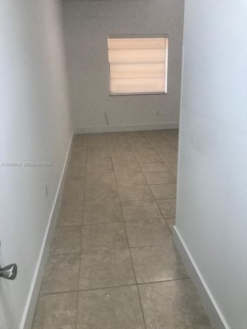 2730 Collins Ave 205, Miami Beach, FL 33140