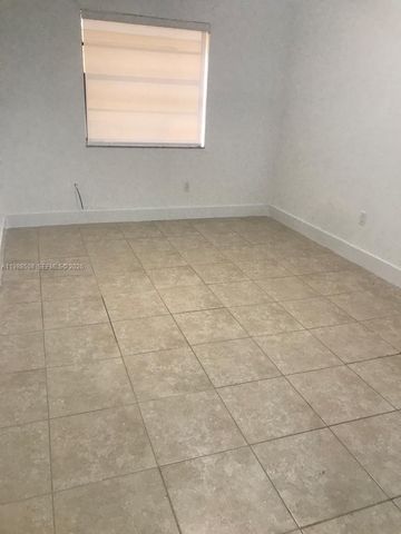 2730 Collins Ave 205, Miami Beach, FL 33140