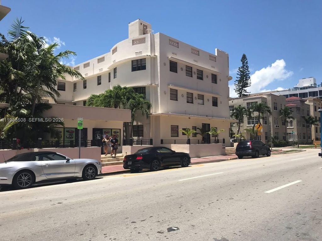 2730 Collins Ave 205, Miami Beach, FL 33140